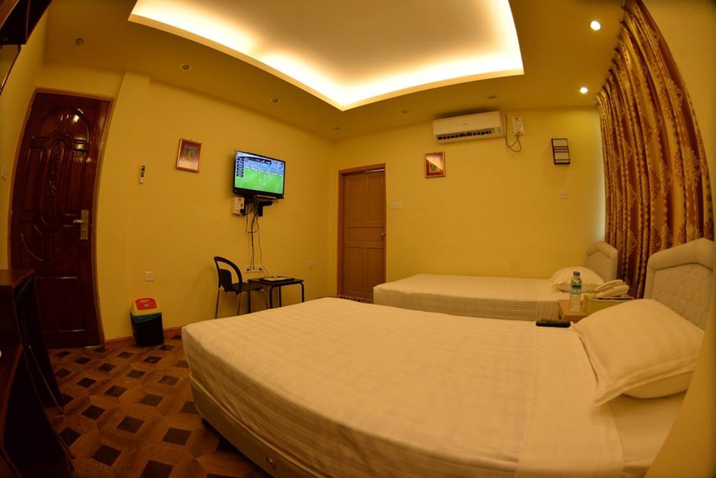 New Golden Forward Hotel Yangon Exteriör bild