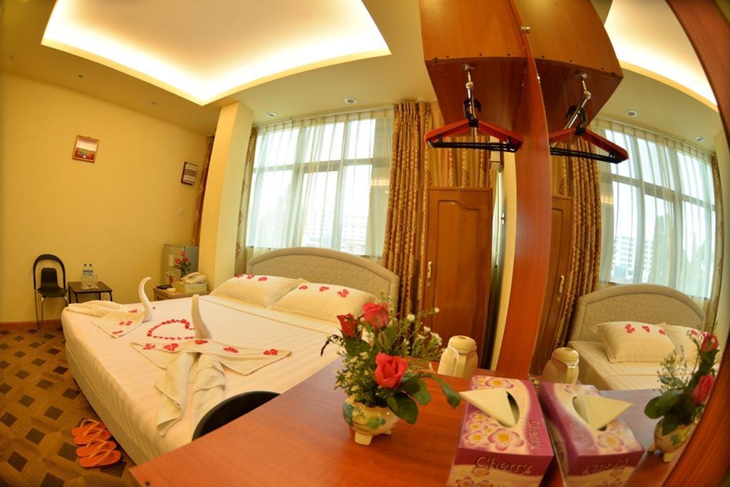 New Golden Forward Hotel Yangon Exteriör bild