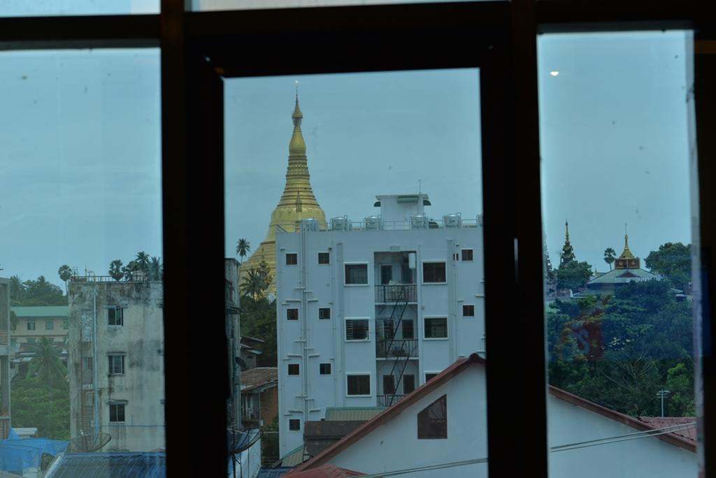 New Golden Forward Hotel Yangon Exteriör bild