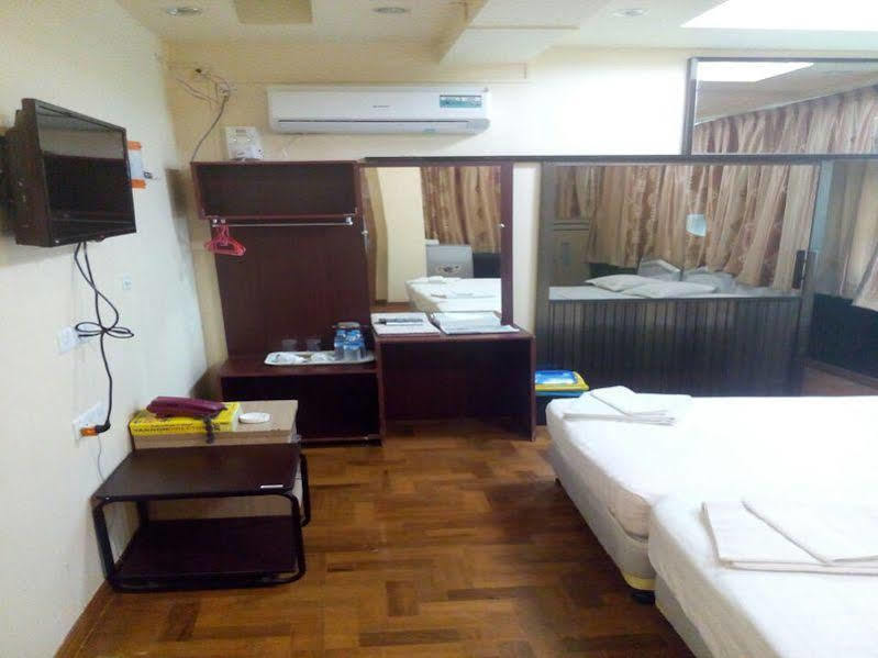 New Golden Forward Hotel Yangon Exteriör bild