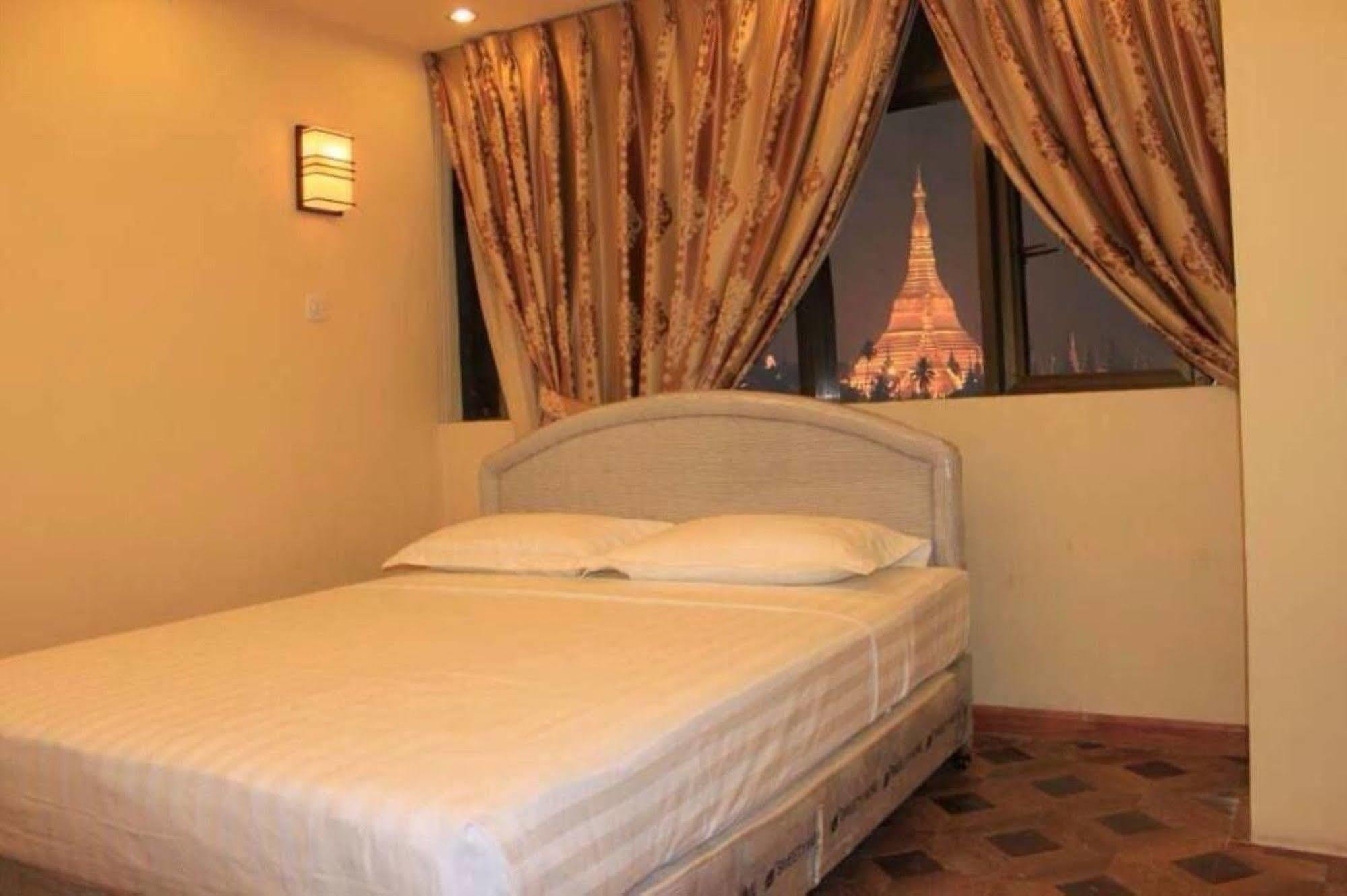New Golden Forward Hotel Yangon Exteriör bild