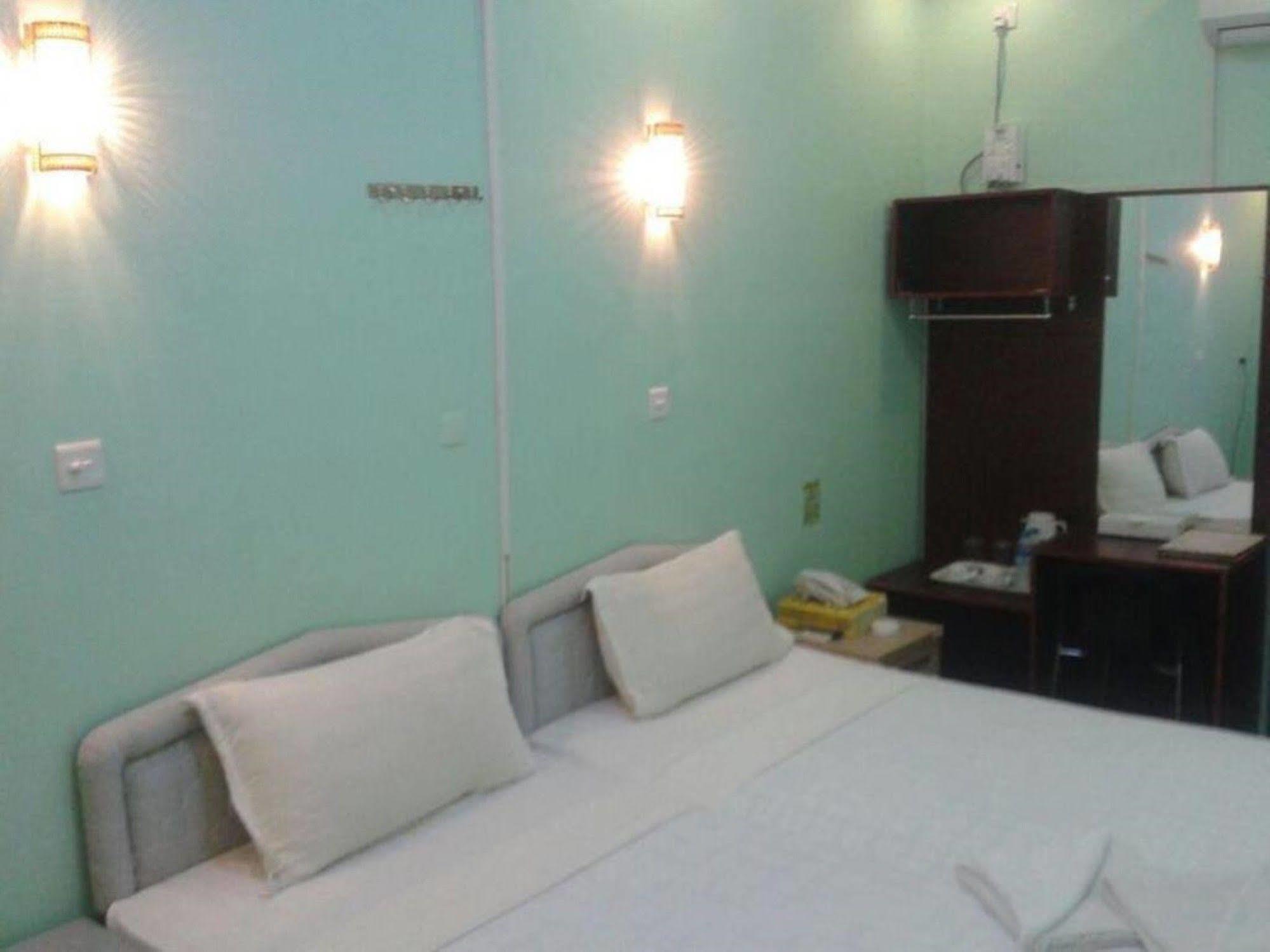 New Golden Forward Hotel Yangon Exteriör bild