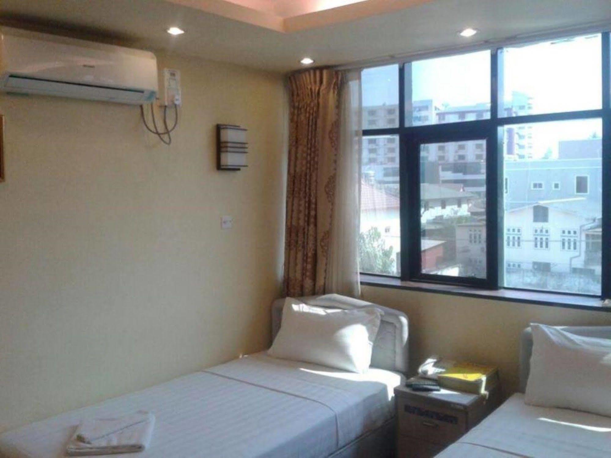 New Golden Forward Hotel Yangon Exteriör bild