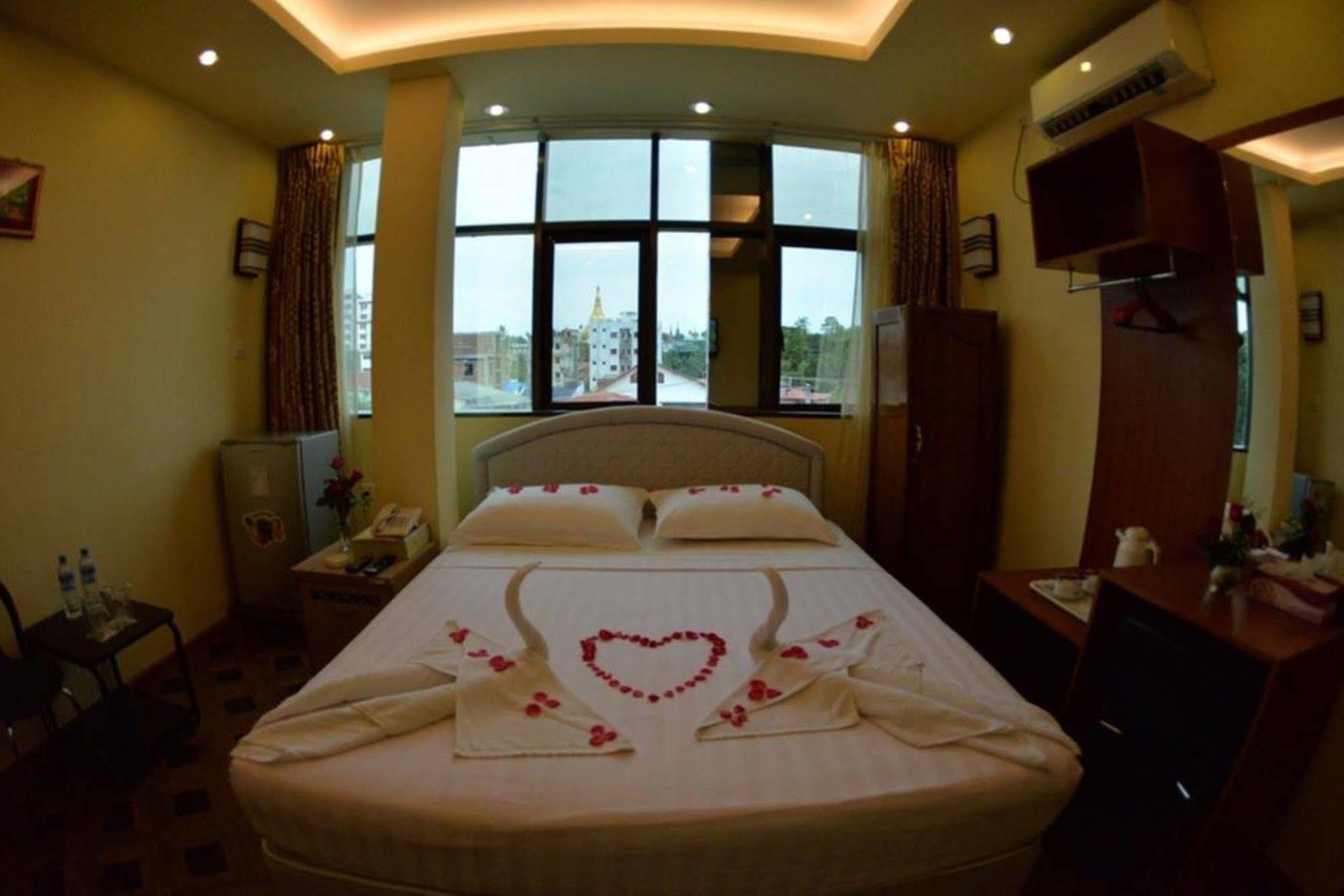 New Golden Forward Hotel Yangon Exteriör bild