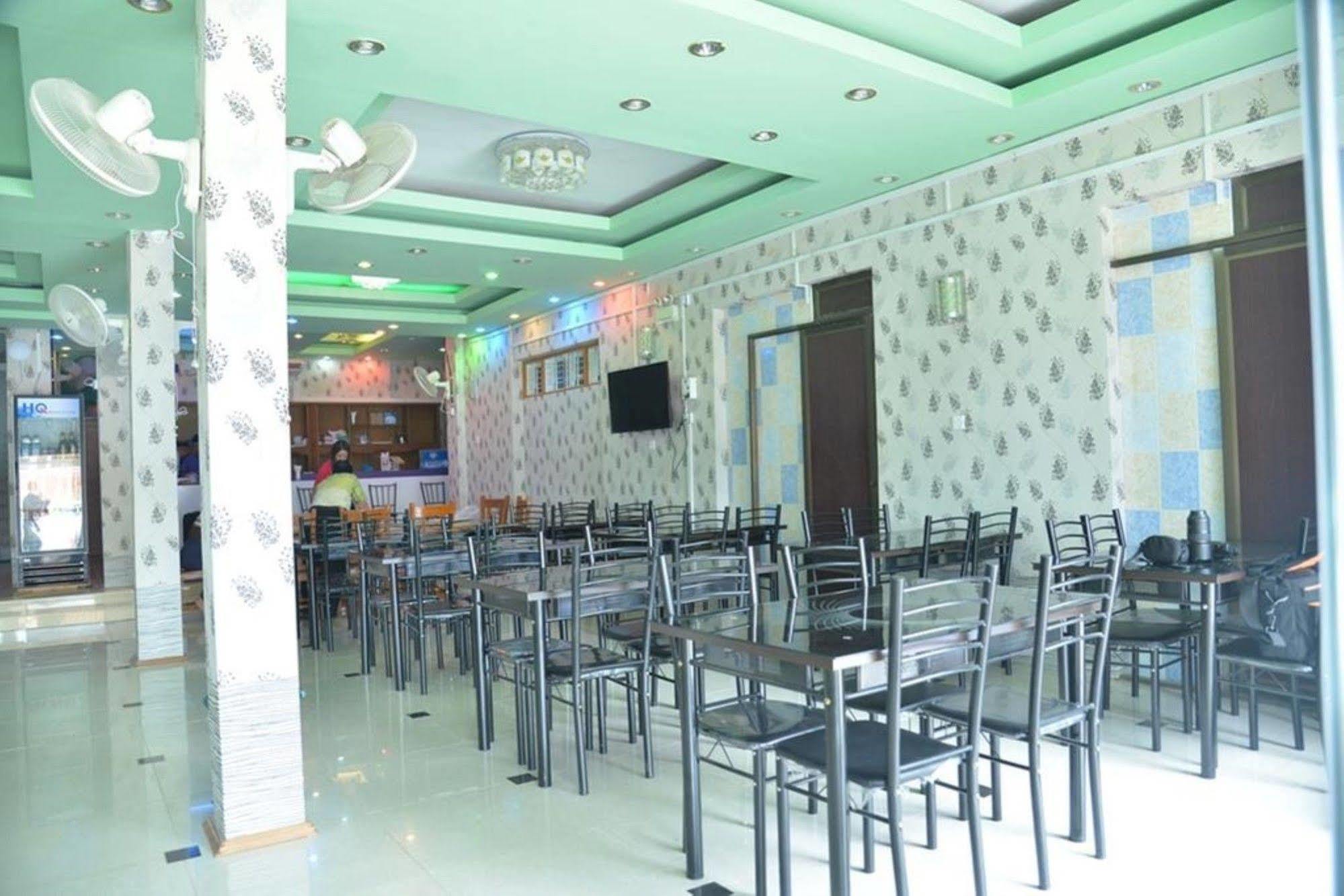 New Golden Forward Hotel Yangon Exteriör bild